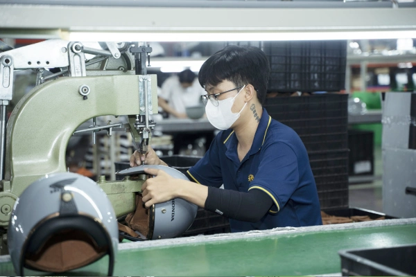 Công ty sản xuất nón bảo hiểm theo yêu cầu