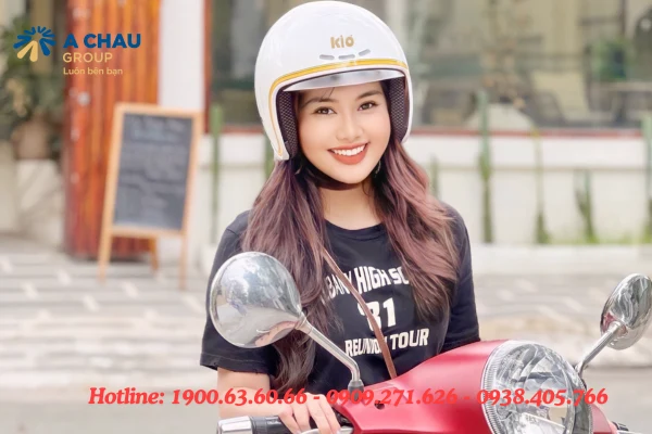 Mũ bảo hiểm in logo giá tận xưởng 2025 2 Mũ bảo hiểm in logo làm quà tặng sẽ có giá trị sử dụng cao, gắn liền với đời sống hằng ngày