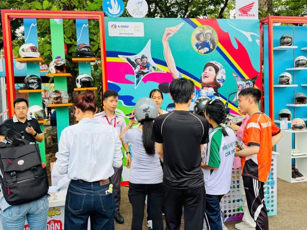 Tập đoàn Á Châu đồng hành cùng Honda trong chương trình thu cũ đổi mới mũ bảo hiểm đạt chuẩn tại Cần Thơ 2 Hoạt đọng thu cũ đổi mới thu hút sinh viên tham gia
