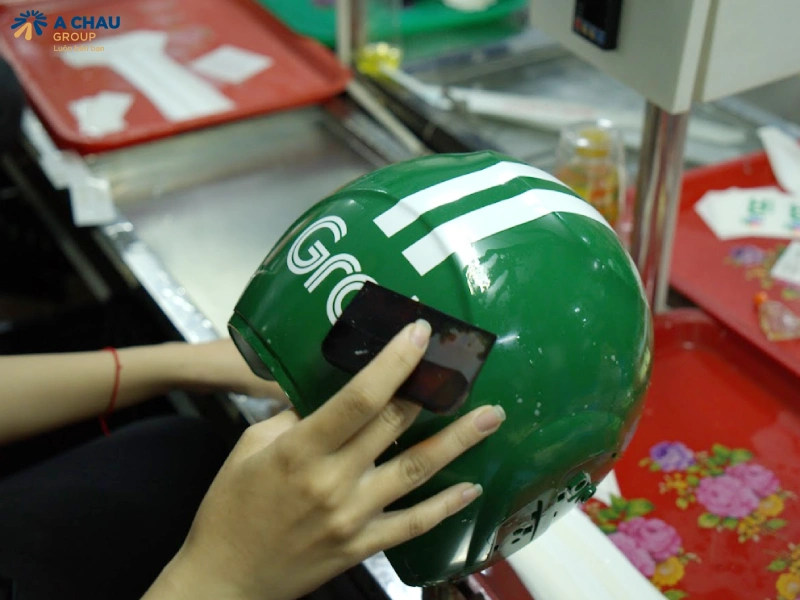 Mũ bảo hiểm in logo giá tận xưởng, ưu đãi giảm tới 25% 5 Kiểm soát chất lượng sản phẩm