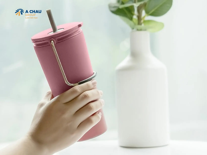 Top 105 quà tặng nhân viên các dịp lễ, sang trọng, ý nghĩa 31 Bình đựng nước có ống hút