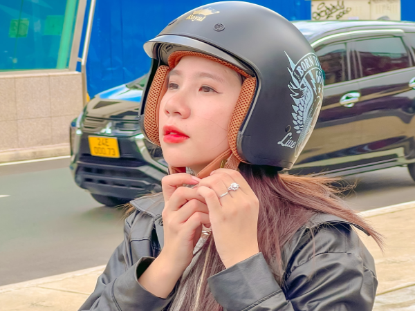 Hướng dẫn cách đội mũ bảo hiểm đúng cách