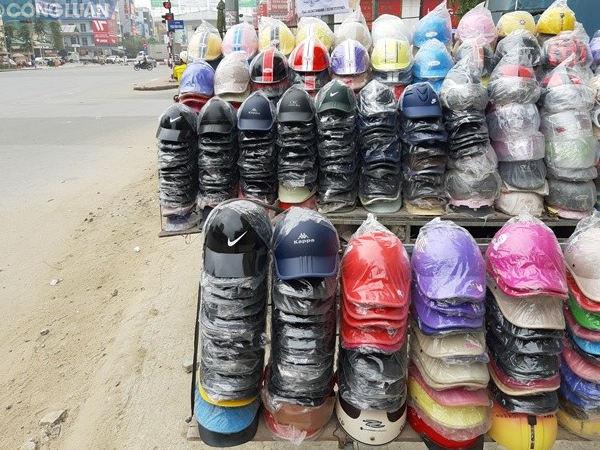 Mũ bảo hiểm không đạt chuẩn