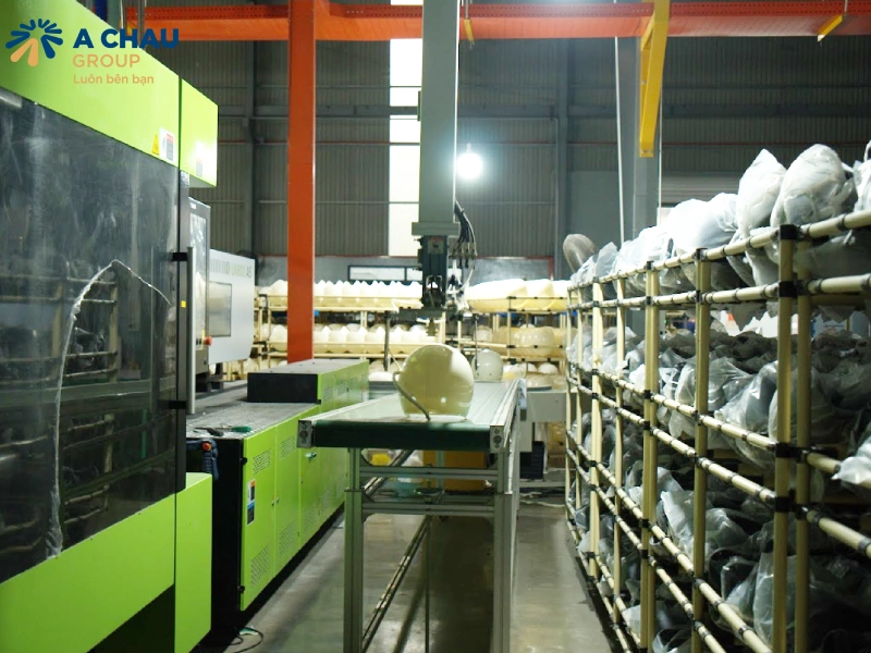 Xưởng in mũ bảo hiểm tại tphcm chất lượng cao giá tốt 3 Á Châu có dây chuyền sản xuất mũ bảo hiểm khép kín, hiện đại