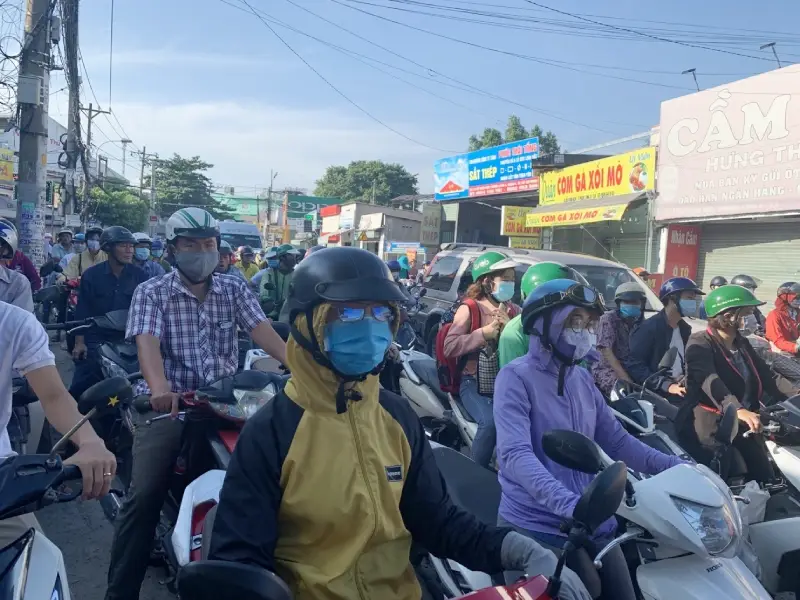Lý do ngân hàng và công ty bảo hiểm chọn mũ bảo hiểm làm quà tặng? 2 Chạm đúng khách hàng mụ tiêu