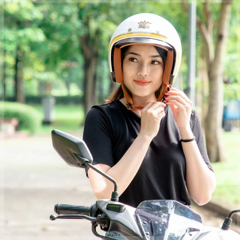 Hướng dẫn cách chọn mũ bảo hiểm đi phượt an toàn, thoải mái 6 Đi phượt cần loại mũ bảo hiểm có khóa chắc chắn