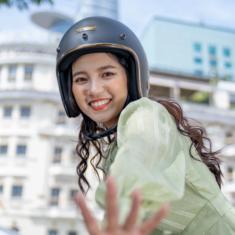 Sử dụng mũ bảo hiểm 3 4 chính hãng sẽ thoáng mát dễ chịu