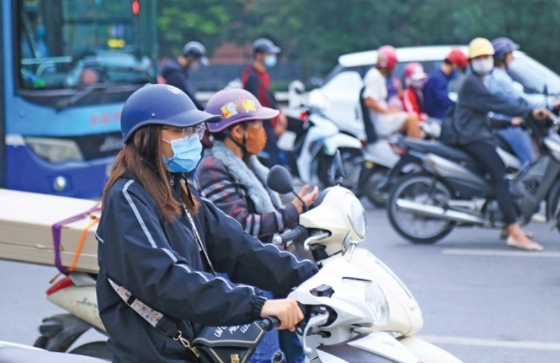 Đội mũ bảo hiểm không đạt chuẩn sẽ bị phạt bao nhiêu? 2 Đội mũ bảo hiểm không đạt chuẩn sẽ bị phạt bao nhiêu