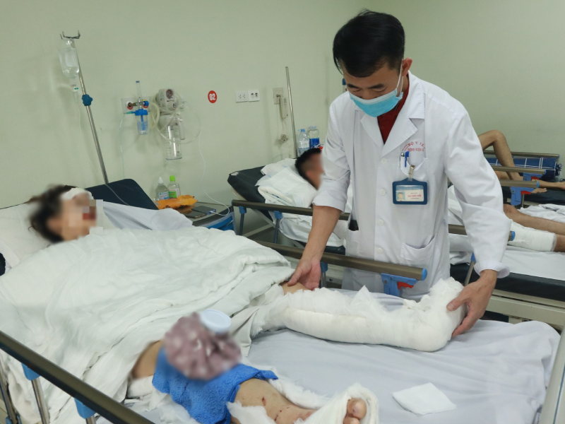 5 hậu quả của việc không đội mũ bảo hiểm thật khủng khiếp 4 Hậu quả của việc không đội mũ bảo hiểm là chi phí điều trị rất cao