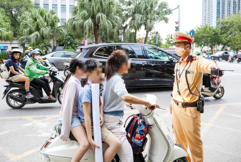 5 hậu quả của việc không đội mũ bảo hiểm thật khủng khiếp 6 Hậu quả của việc không đội mũ bảo hiểm là vi phạm luật giao thông