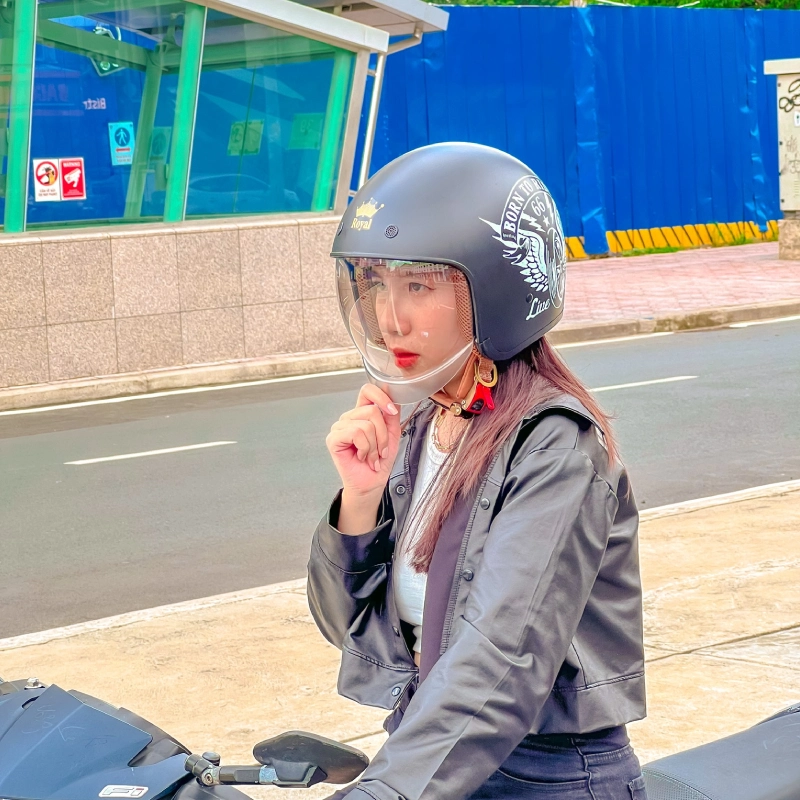 Nón bảo hiểm 3/4 có kính chắn gió bảo vệ toàn diện vùng mặt