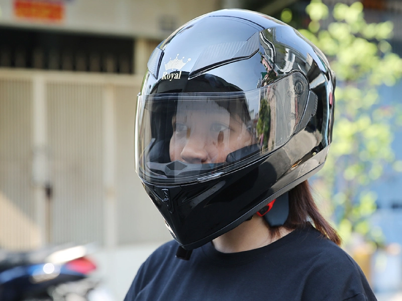 21 mẫu mũ bảo hiểm nữ đẹp nhất hiện nay 23 Mũ bảo hiểm fullface Royal M138B