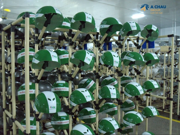 Mũ bảo hiểm đặt theo yêu cầu giá bao nhiêu?