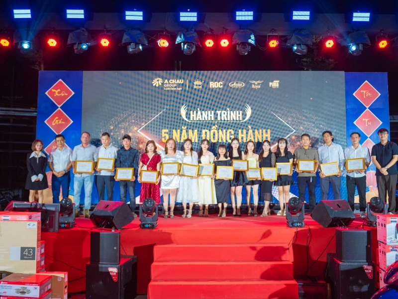 3 món quà tặng cuối năm cho nhân viên nên mua nhất 1 Quà tặng cuối năm cho nhân viên thể hiện trân trọng và tri ân của doanh nghiệp