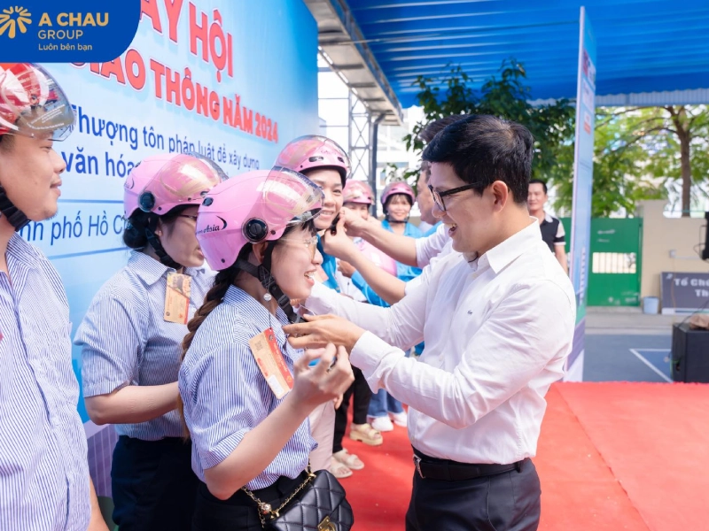 5 giải pháp nâng cao ý thức đội mũ bảo hiểm hiệu quả 10 Giải pháp nâng cao ý thức đội mũ bảo hiểm là xây dựng cộng đồng chung