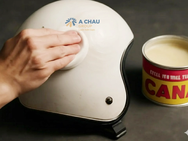 Sửa nón bảo hiểm khi kính bị xước nhẹ