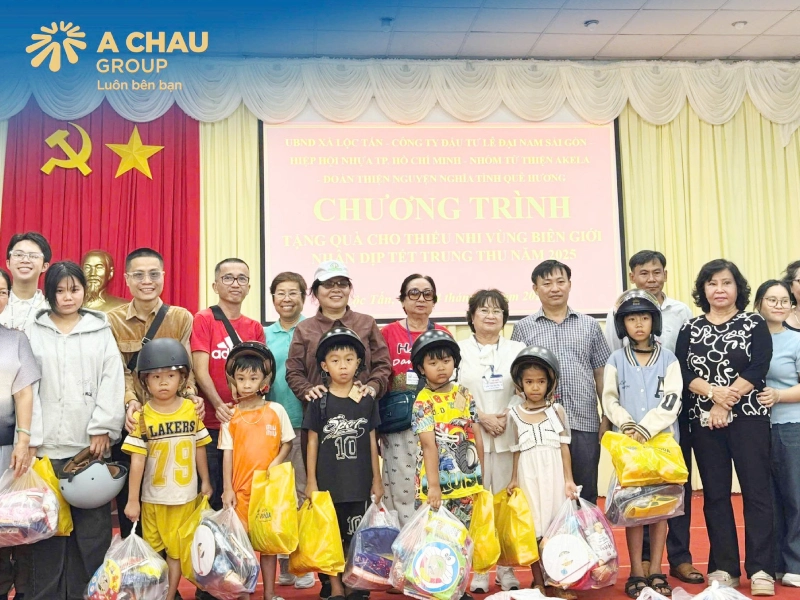 Tặng mũ bảo hiểm cho học sinh theo sự kiện doanh nghiệp