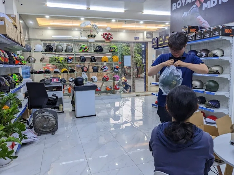 5 cửa hàng nón bảo hiểm gần đây uy tín toàn quốc 3 Cửa hàng nón bảo hiểm gần đây uy tín là nhân viết phải có kiến thức chuyên môn về nón