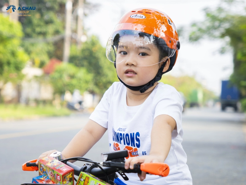 Bé 3 tuổi có nên đội mũ bảo hiểm không? 6 Mũ bảo hiểm cho bé 3 tuổi Asia MT-103KS