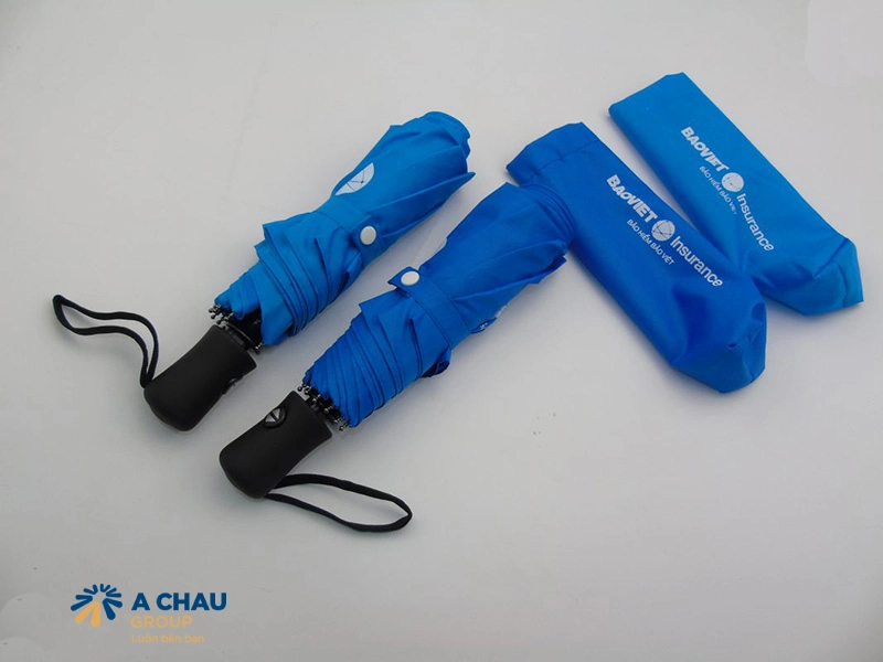 Ô dù in logo quà tặng doanh nghiệp thích hợp