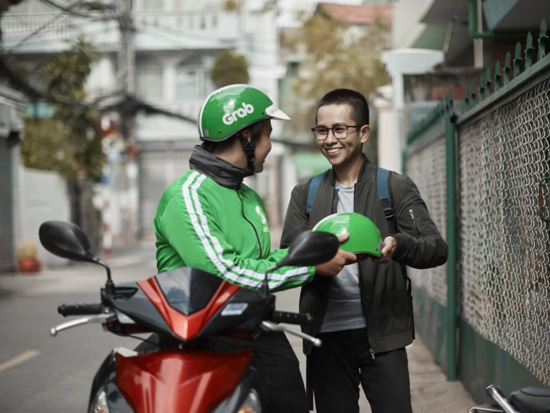 Tăng độ nhận diện thương hiệu của doanh nghiệp nhờ xuất hiện dày đặc trên phố