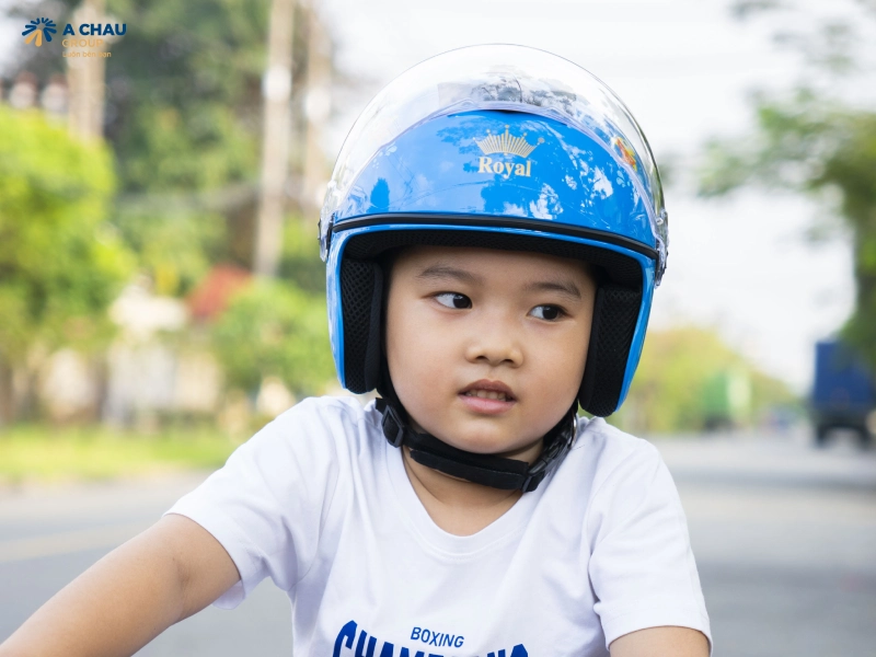 Bé 3 tuổi có nên đội mũ bảo hiểm không? 3 Tiêu chí chọn mũ bảo hiểm cho bé 3 tuổi