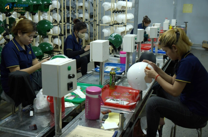 Á Châu là đơn vị sản xuất gia công mũ bảo hiểm trực tiếp tại nhà máy không qua trung gian