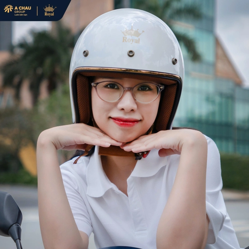 Đánh bóng nón bảo hiểm giúp mũ luôn mới và thẩm mỹ cao