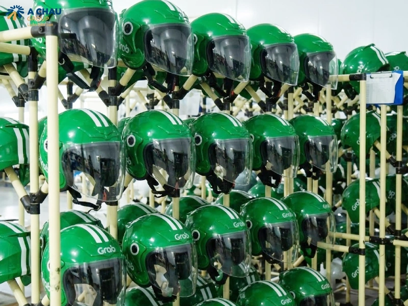 Sơn nón bảo hiểm theo yêu cầu là gì