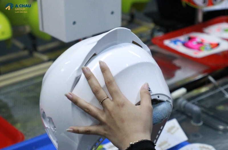Gia công nón bảo hiểm là gì