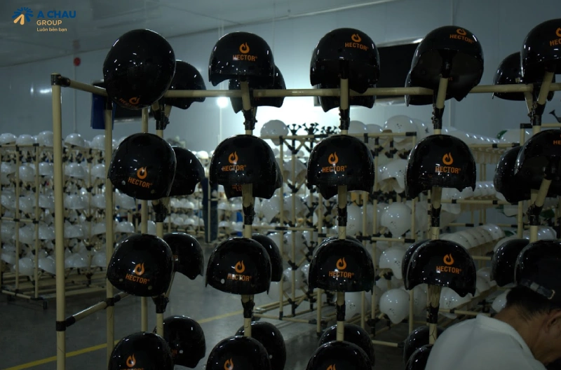 Gia công nón bảo hiểm tại Á Châu logo được in sắc nét