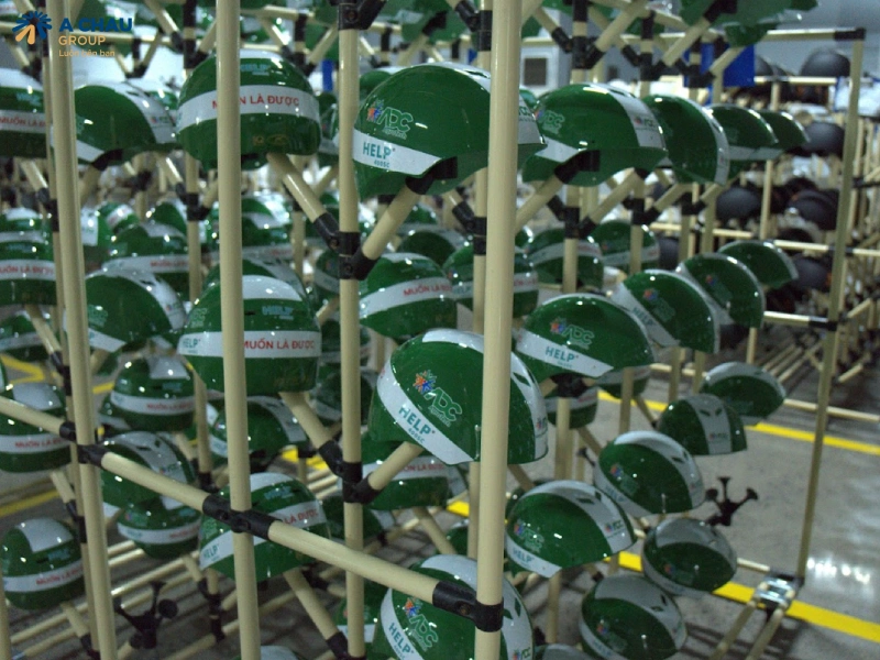 Mẫu dịch vụ sơn nón bảo hiểm theo yêu cầu