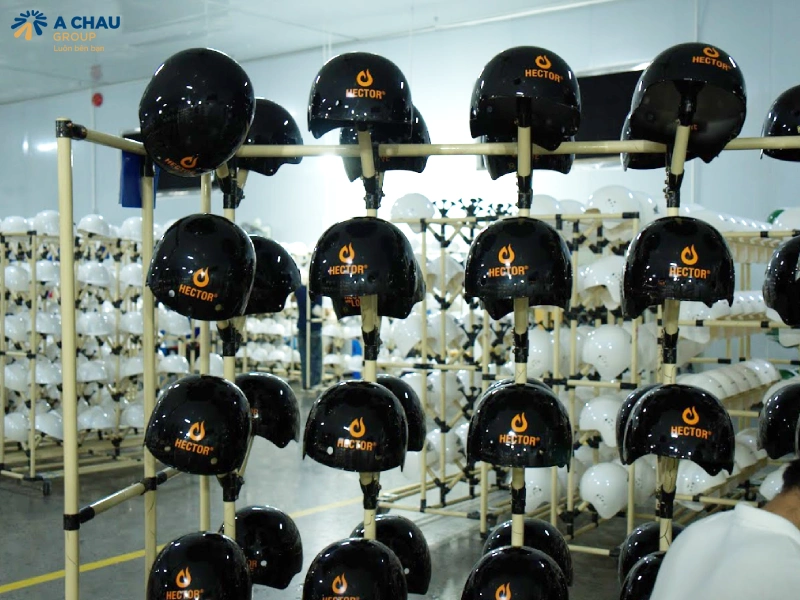 Mẫu sơn nón mũ bảo hiểm theo yêu cầu