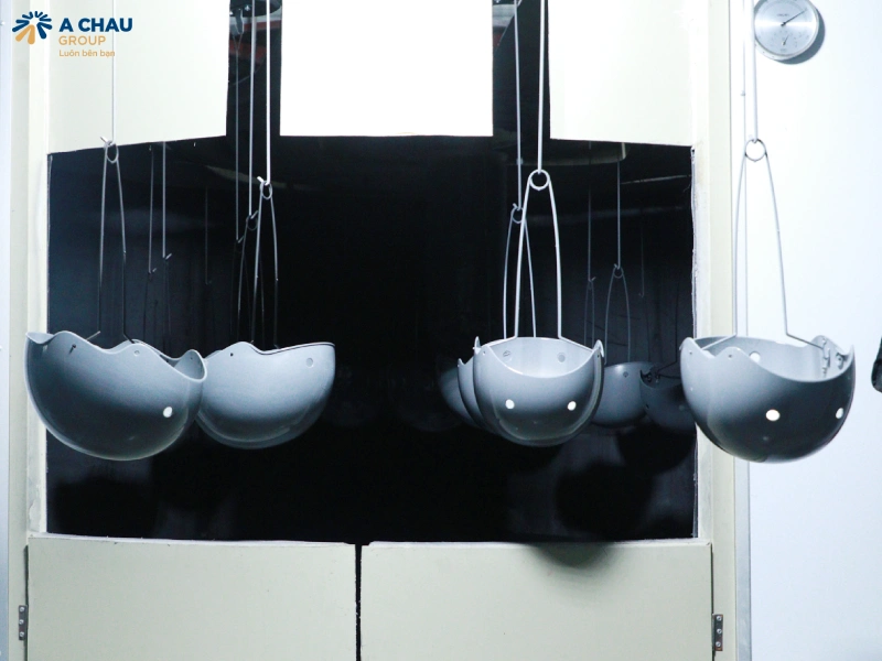 Quy trình sơn nón bảo hiểm theo yêu cầu