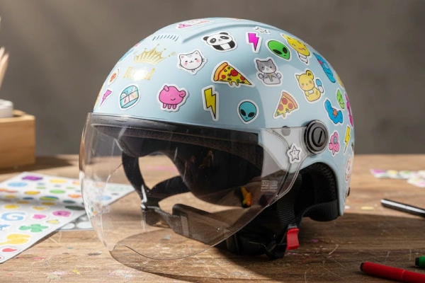 Cách trang trí mũ bảo hiểm đẹp, đa dạng phong cách tại nhà