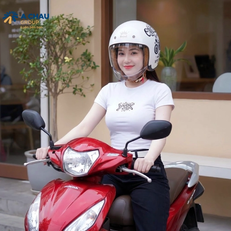 Đặt mũ đúng vị trí trên đầu