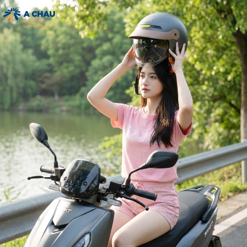 Chia sẻ cách đội nón bảo hiểm không bị xẹp tóc hay nhất 3 Đội mũ bảo hiểm đúng cách