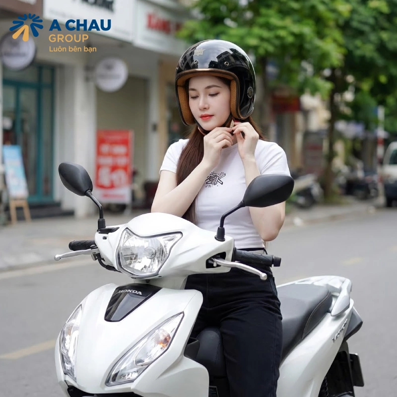 Đội thử nón để kiểm tra chất lượng mũ bảo hiểm quảng cáo đạt chuẩn