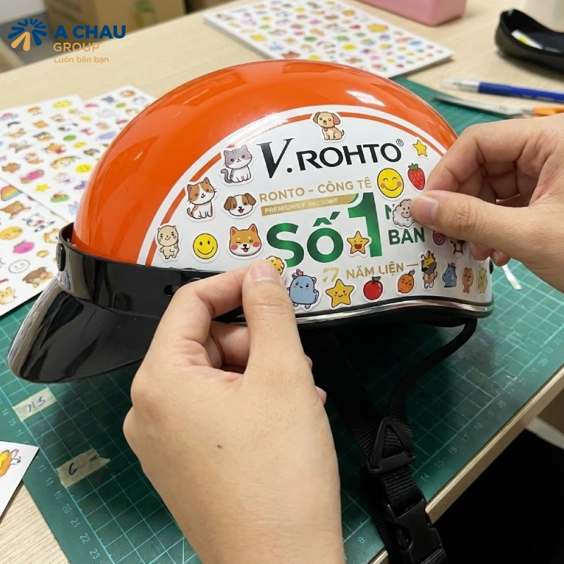 Không dán chồng hoặc can thiệp thêm lên logo đã in