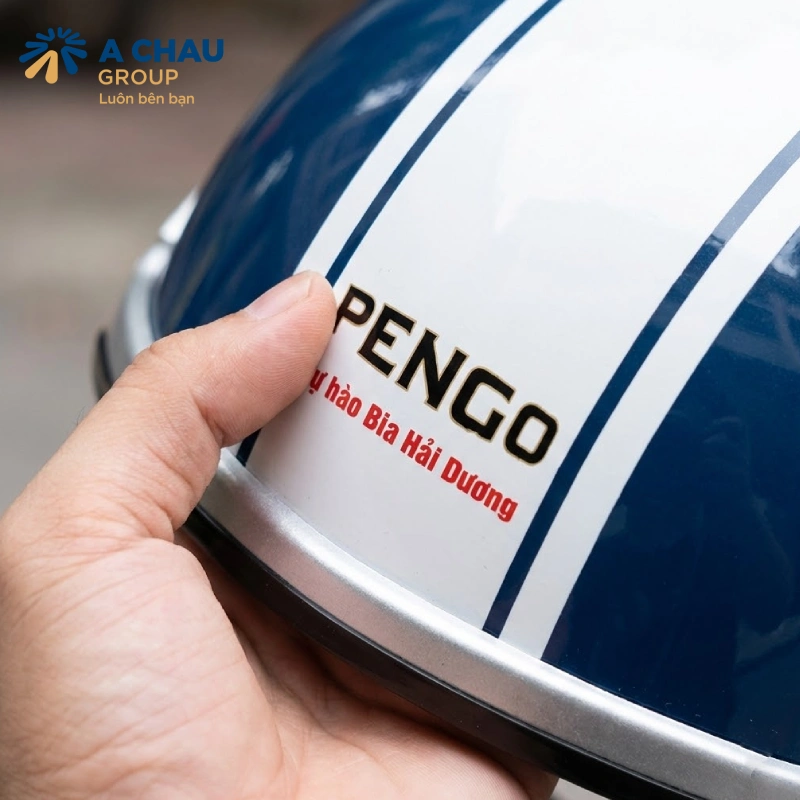 Cách kiểm tra mũ bảo hiểm quảng cáo đạt chuẩn chất lượng bằng xem kỹ in logo