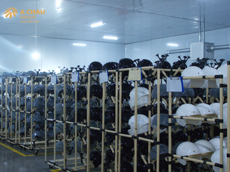 Á Châu có khả năng sản xuất nón bảo hiểm quảng cáo số lượng lớn mỗi ngày