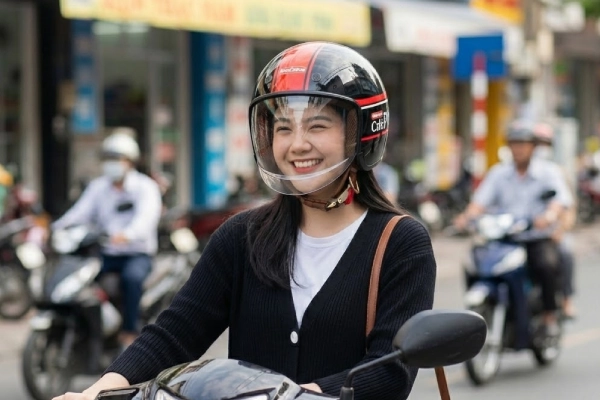 Vì sao khách hàng yêu thích mũ bảo hiểm in logo hơn các quà tặng khác