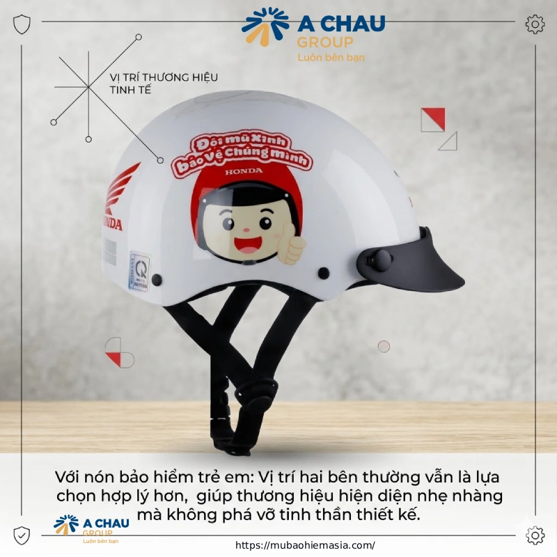 Với nón bảo hiểm trẻ em