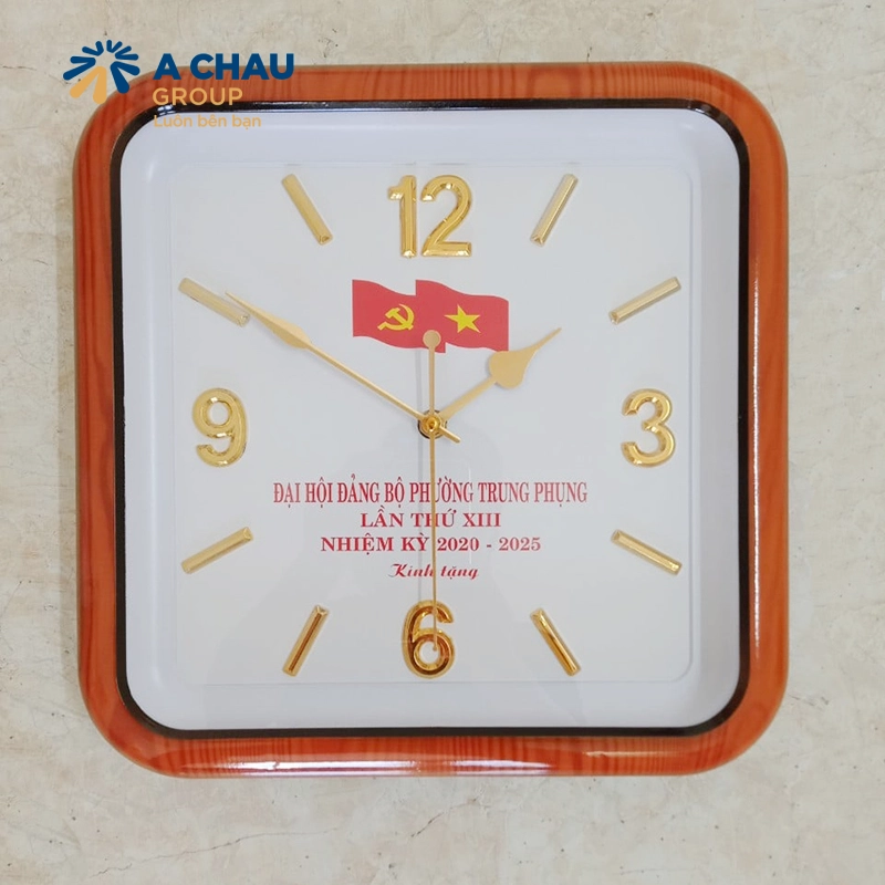 Đồng hồ treo tường