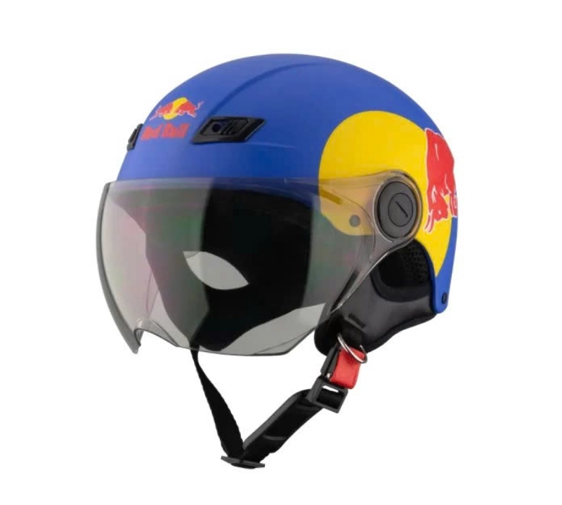 Mũ bảo hiểm quảng cáo Red Bull.