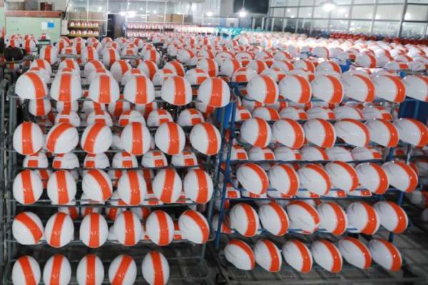 Nên đặt nón bảo hiểm in logo số lượng bao nhiêu để giá tốt