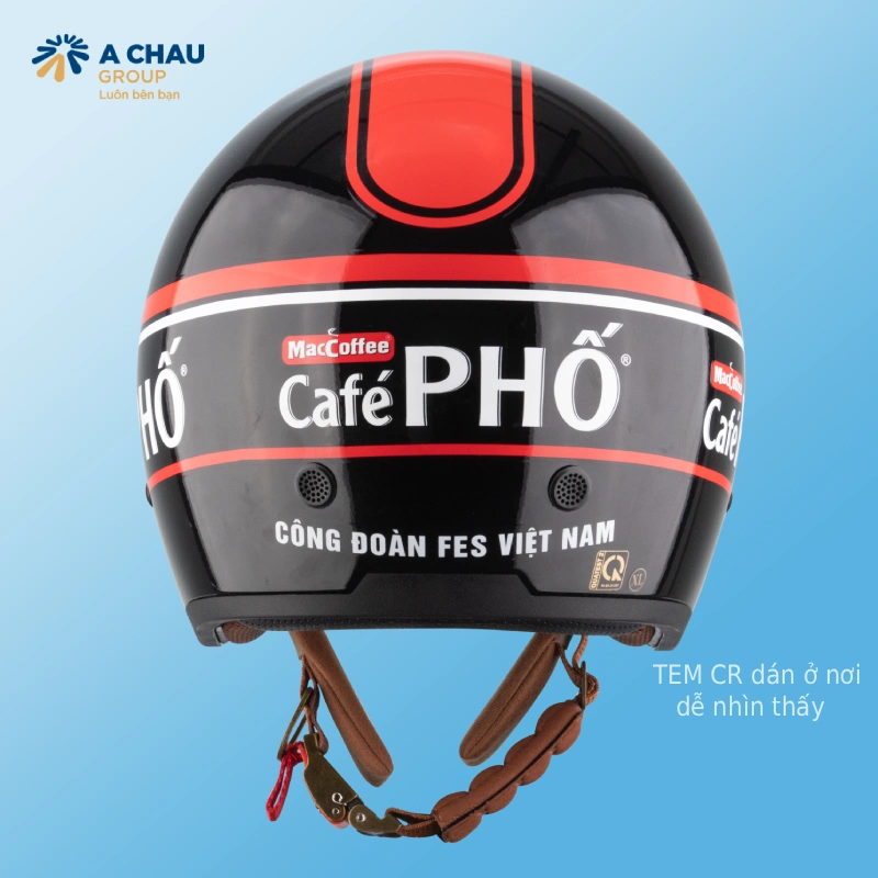 Điều kiện để mũ bảo hiểm in logo đạt chuẩn QCVN là có tem hợp quy CR rõ ràng, đúng vị trí và dễ nhận biết
