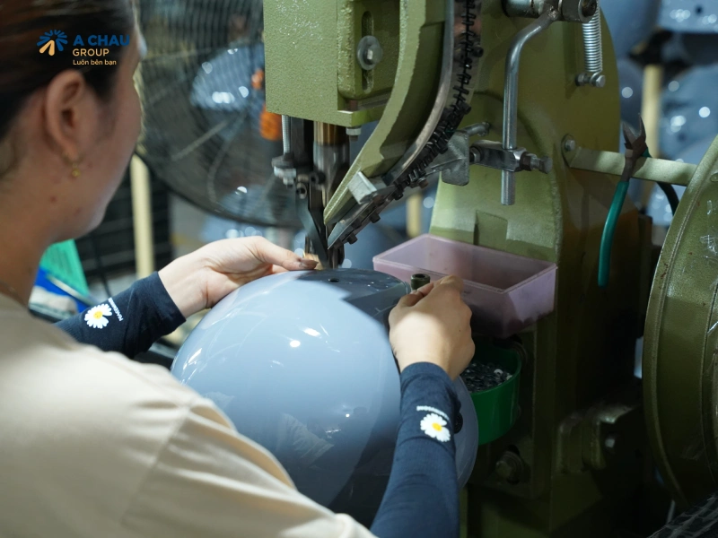 Hình ảnh nhà máy sản xuất nón bảo hiểm đạt chuẩn chất lượng cao