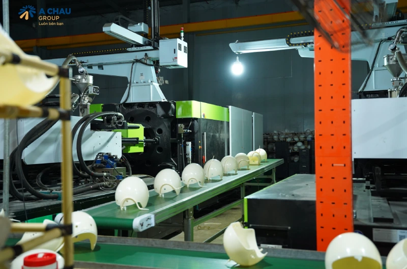Đặt mũ bảo hiểm in logo ở đâu tốt nhất tại tphcm? 22 Hình ảnh nhà máy sản xuất nón bảo hiểm đạt chuẩn chất lượng cao