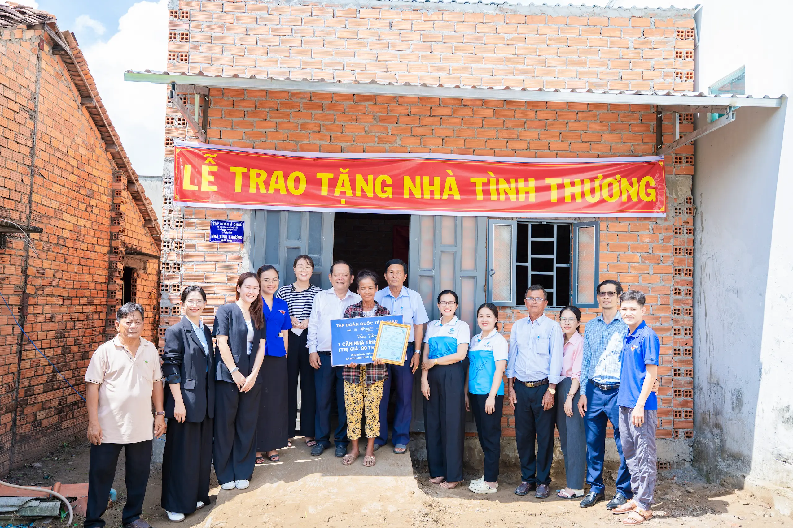 Tập đoàn quốc tế Á Châu bàn giao 02 căn nhà tình thương, lan tỏa giá trị nhân văn vì cộng đồng